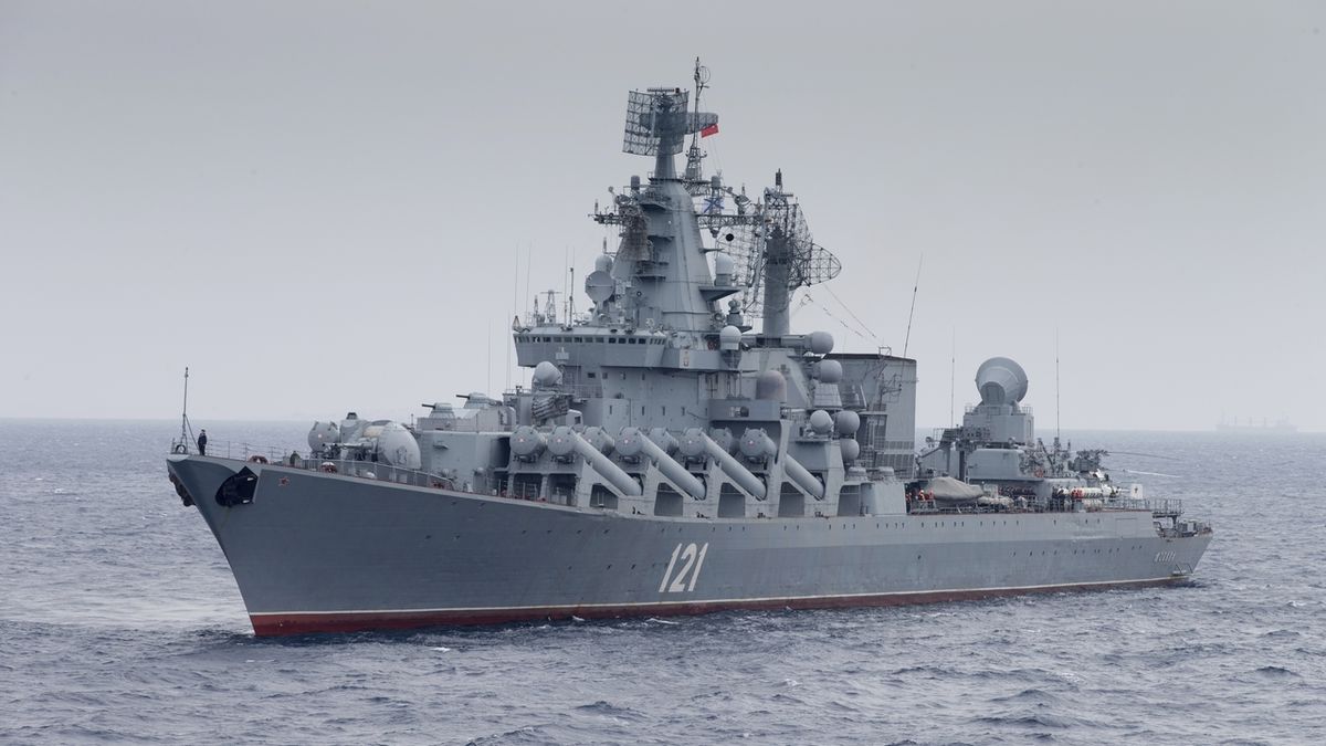 Zničení křižníku Moskva je pro Kreml rána, míní experti